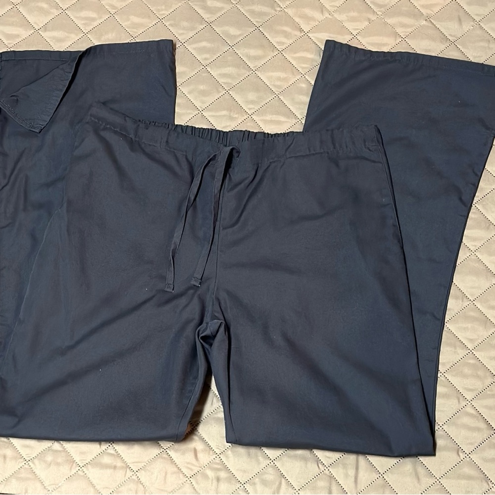 Cherokee Workwear, Pewter drawstring scrubs. XS. Straight leg, split on the cuff
